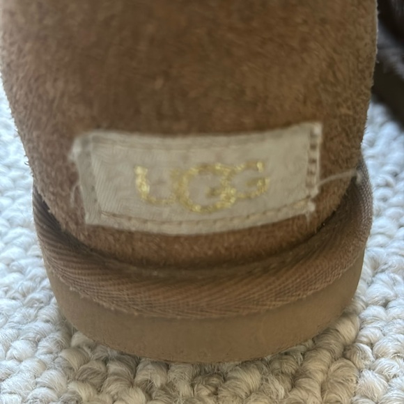 Girls Cheetah Uggs - Picture 5 of 5